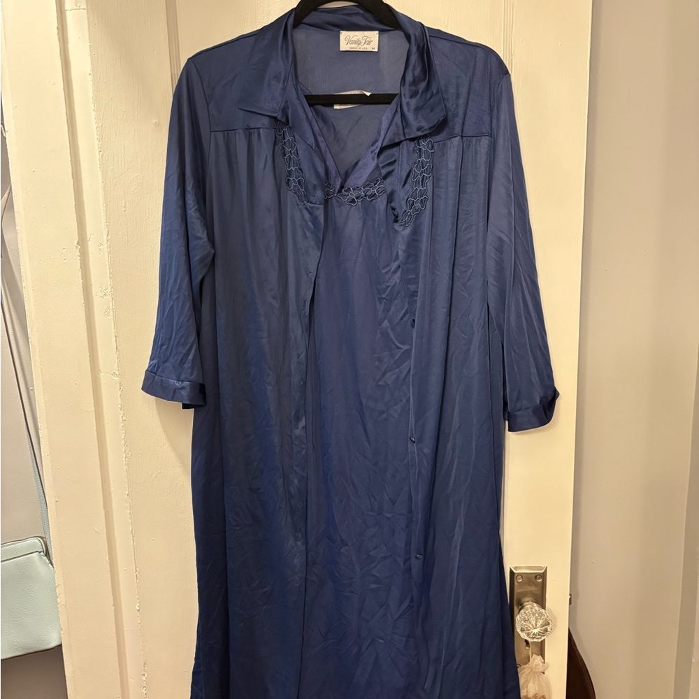 Elegant Vanity Fair Navy nightgown and robe